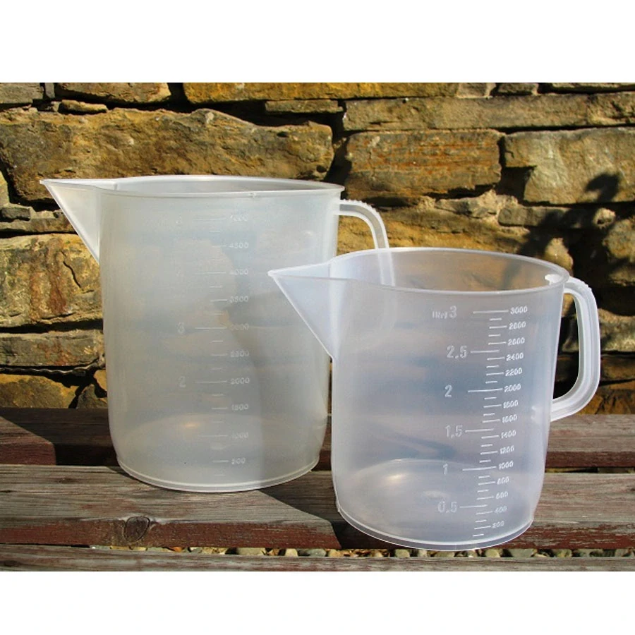 Plastová odměrná nádoba 5 l s nálevkou a odměrnou stupnicí