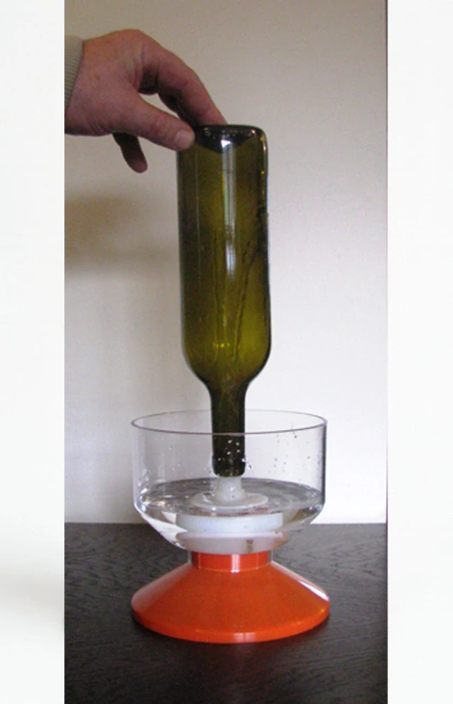 Manuální čistič lahví LUX – vyplachování a dezinfekce lahví s úzkým hrdlem