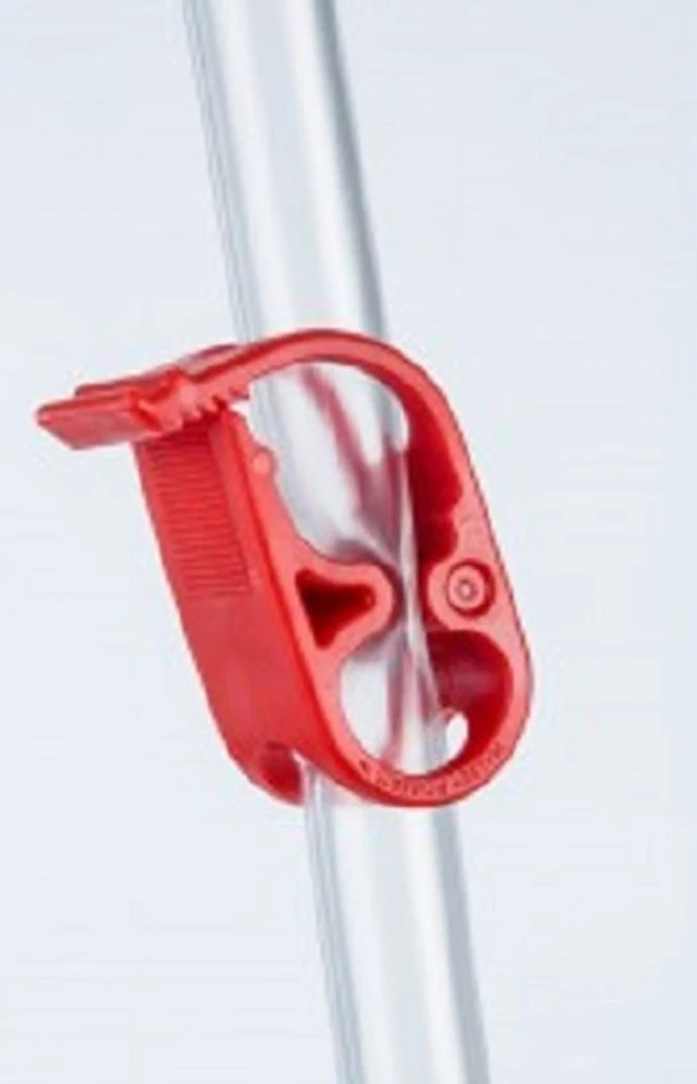 Svěrka na hadičku – blokování proudu kapaliny v plastové hadičce