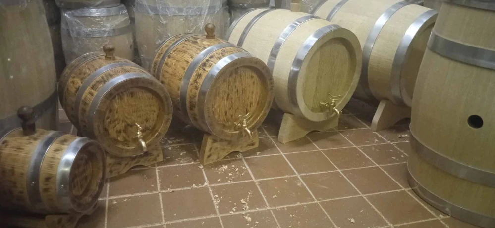 Dubový sud 10 L "Extra Masiv" voskovaný, černé obruče, mosazný kohoutek